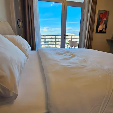 Cityscape 2 , Kavaja St, 11 Floor טיראנה