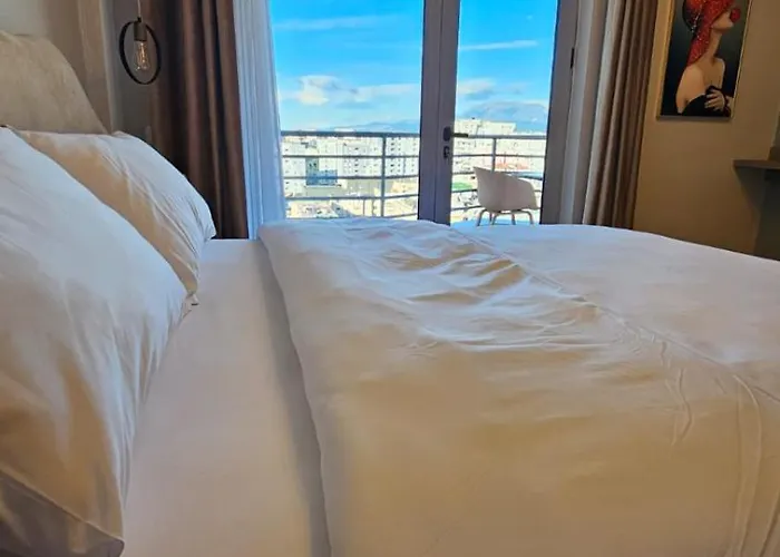 Cityscape 2 , Kavaja St, 11 Floor 地拉那